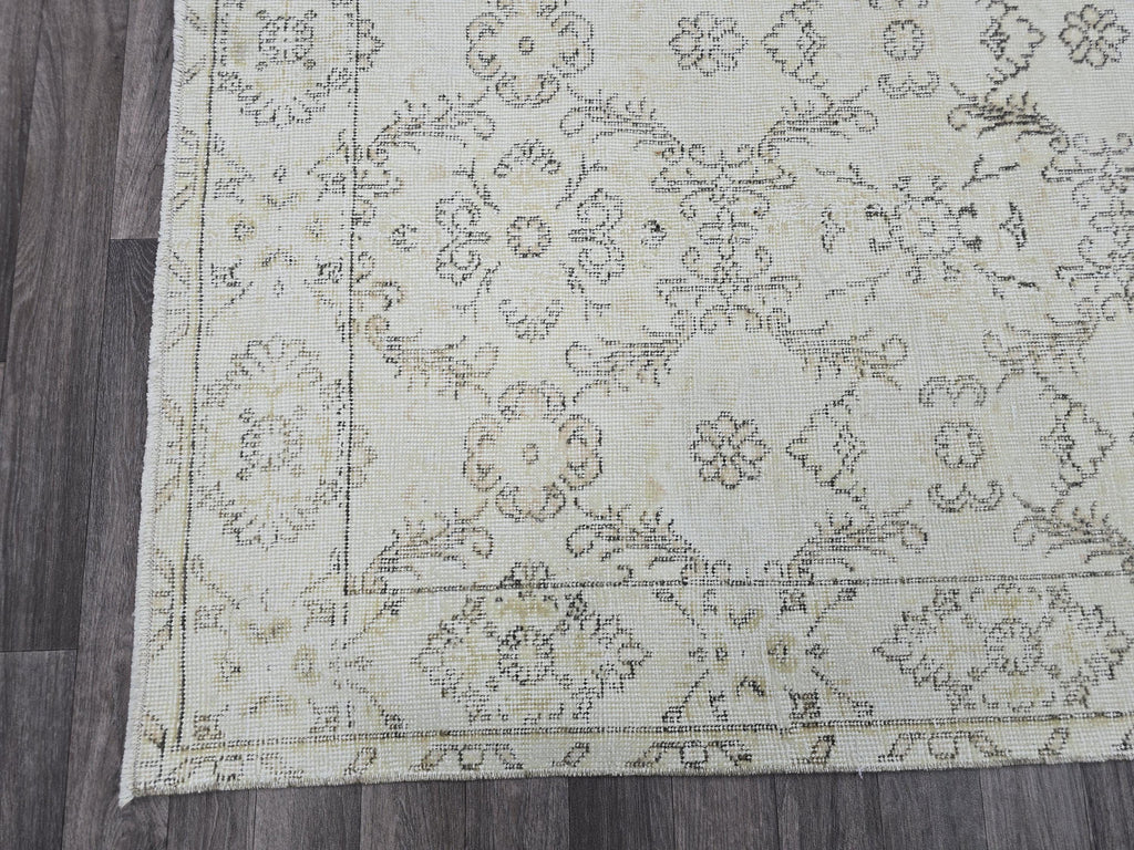 Vintage Turkish Oushak Rug 5x8: Handwoven Cream Floral Medallion