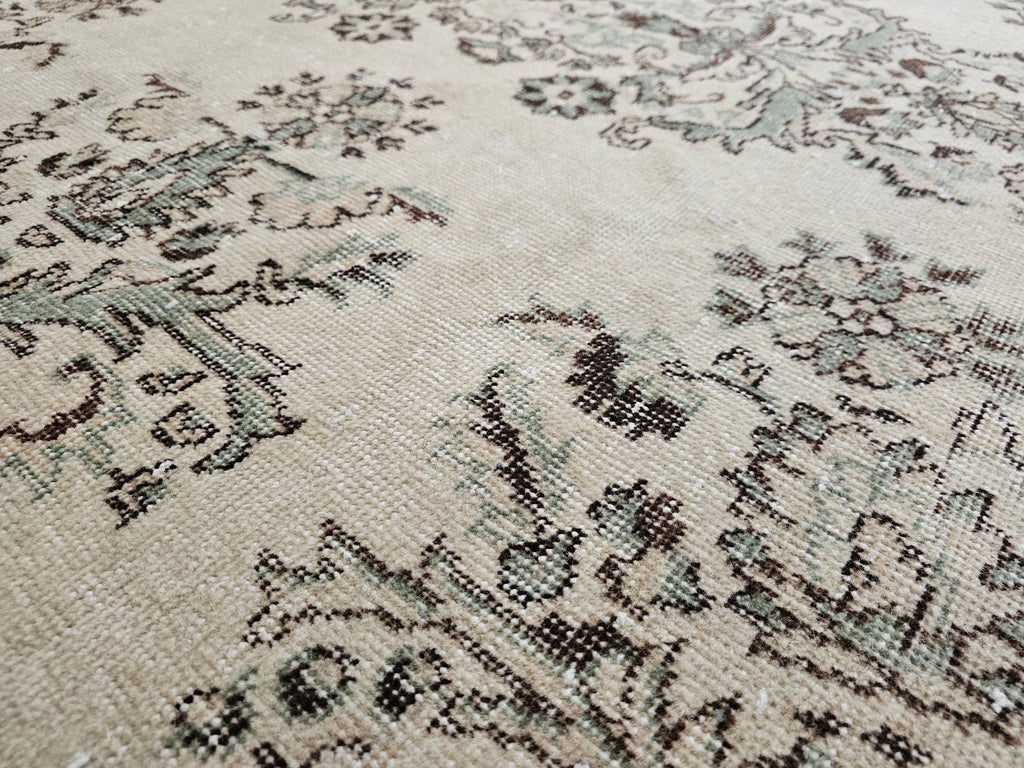 6x10 Hand Knotted Cream Vintage Turkish Isparta Rug - Wool Area Rug for Under Bed