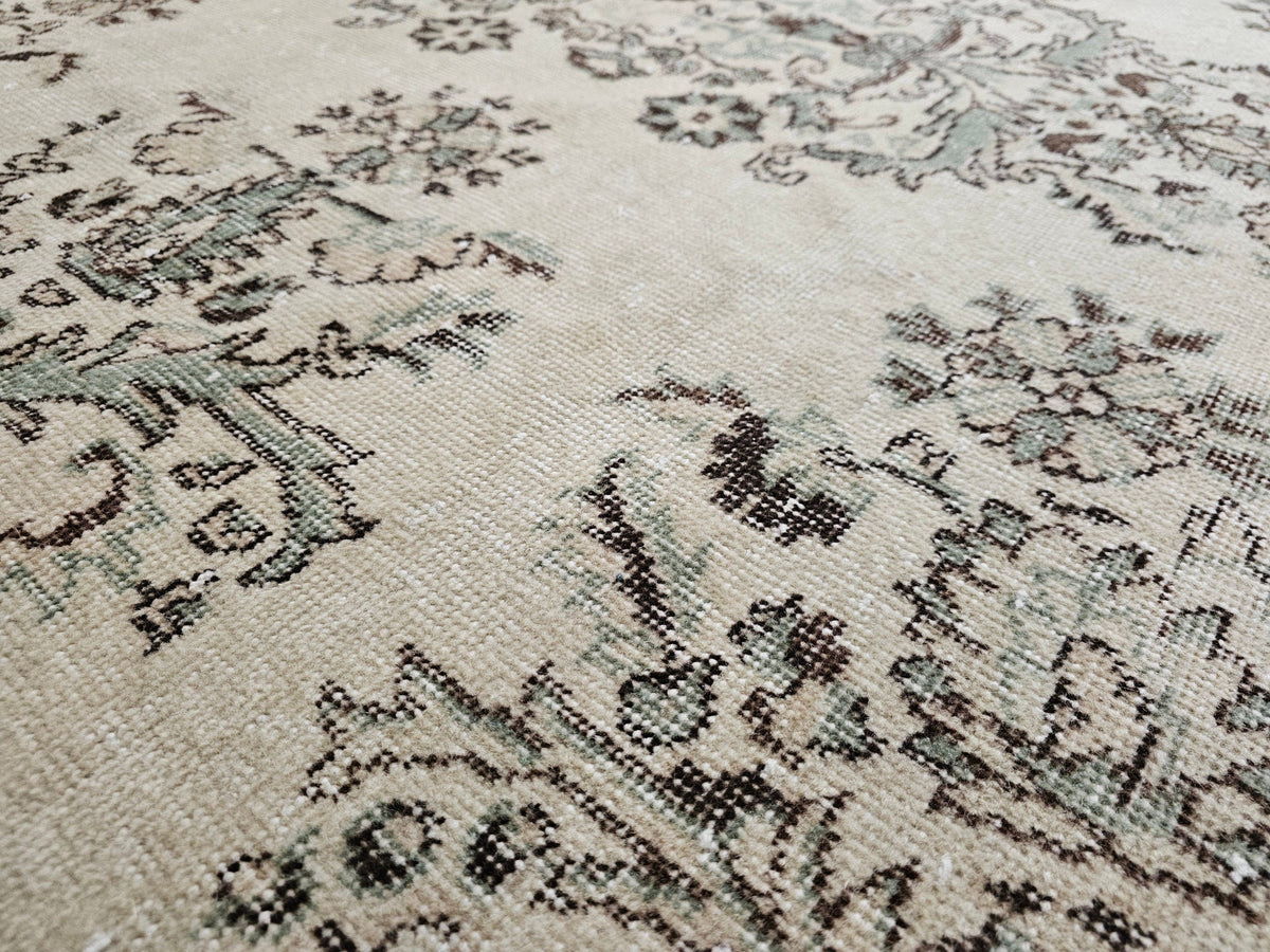 6x10 Hand Knotted Cream Vintage Turkish Isparta Rug - Wool Area Rug for Under Bed