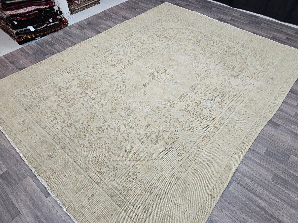 9x12 Vintage Turkish Heriz Rug: Hand-Knotted Wool Carpet