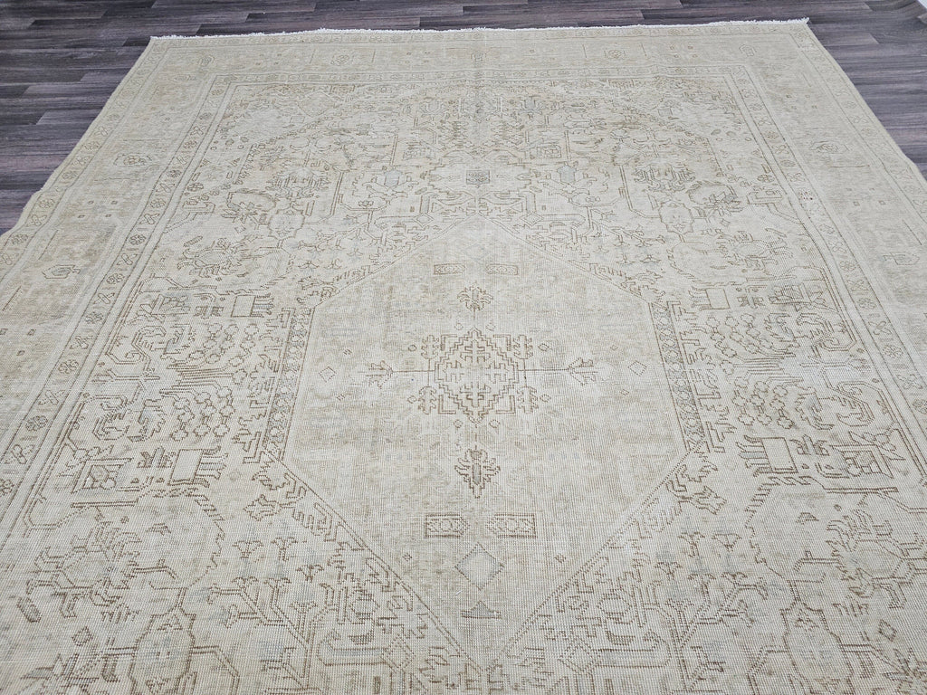 9x12 Vintage Turkish Heriz Rug: Hand-Knotted Wool Carpet