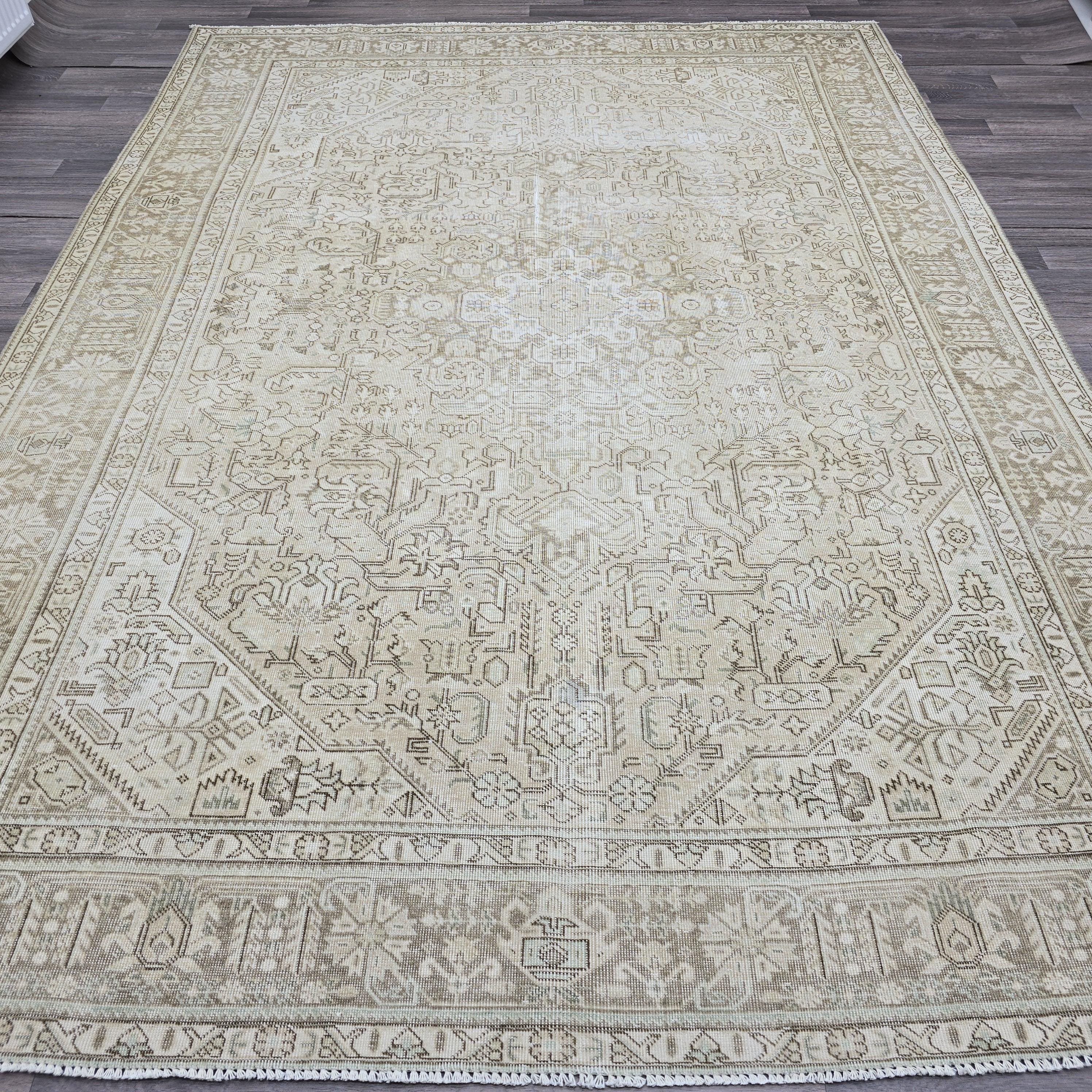 Handmade Wool Heriz Rug, 8x11 Neutral Vintage Turkish Rug