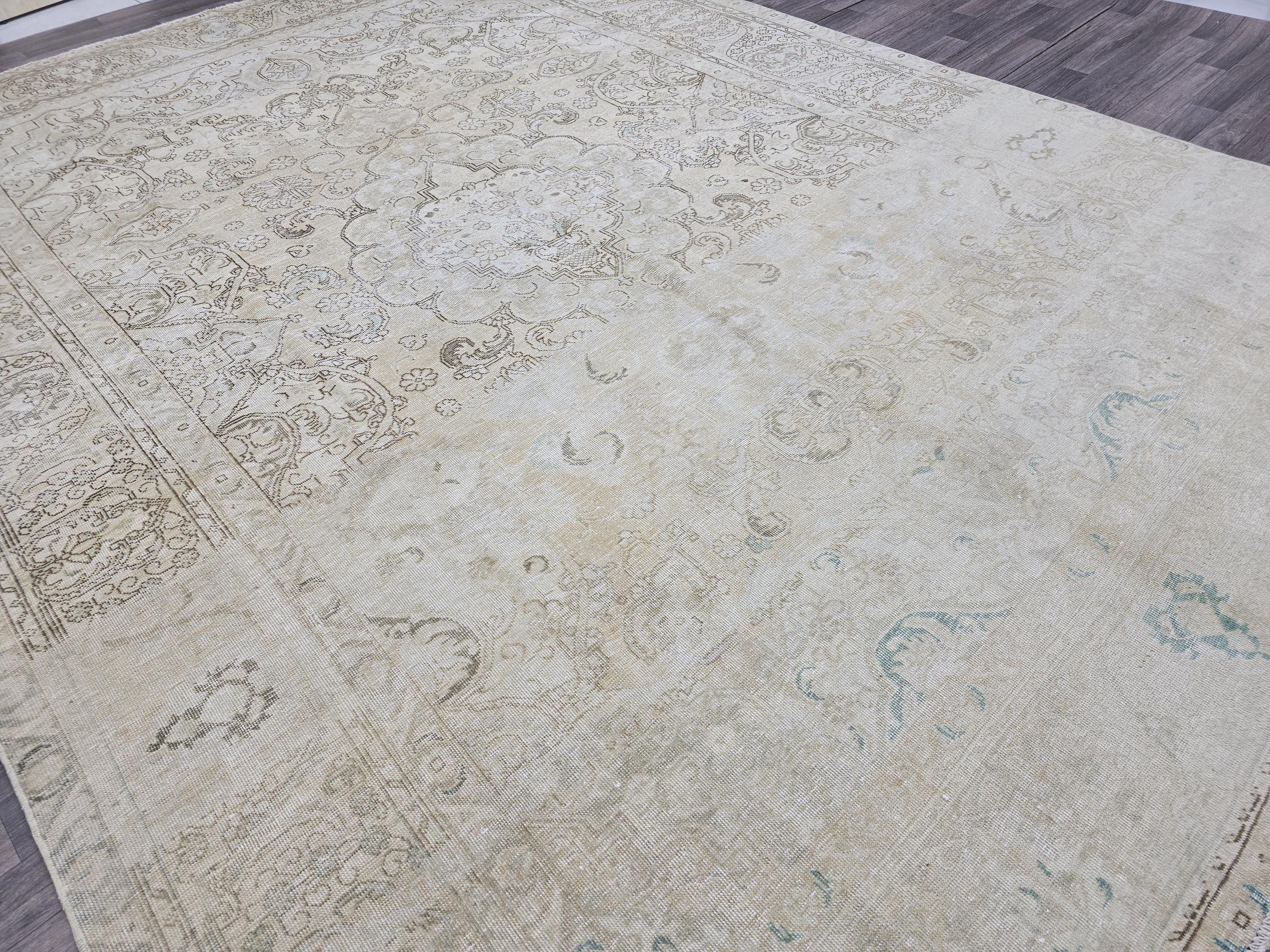 Oversize 10x13 Hand-Knotted Wool Oushak Rug: Vintage Turkish Carpet