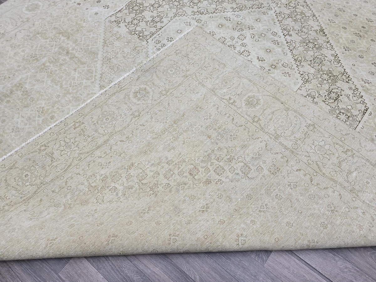 10x12 Heriz Rug: Neutral Vintage Wool Area Rug