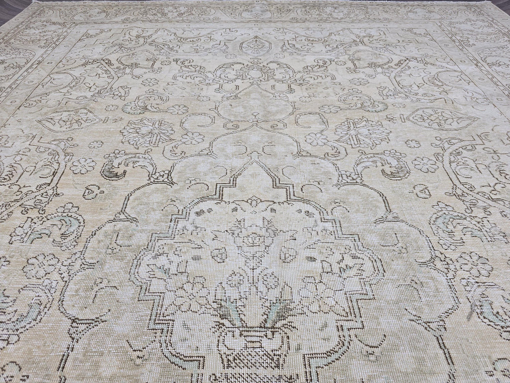 Oversize 10x13 Hand-Knotted Wool Oushak Rug: Vintage Turkish Carpet