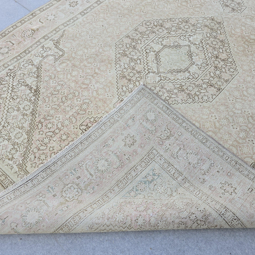 Hand-Knotted Oushak Rug: 7.8 x 10.6 ft Vintage Turkish Wool Medallion Carpet