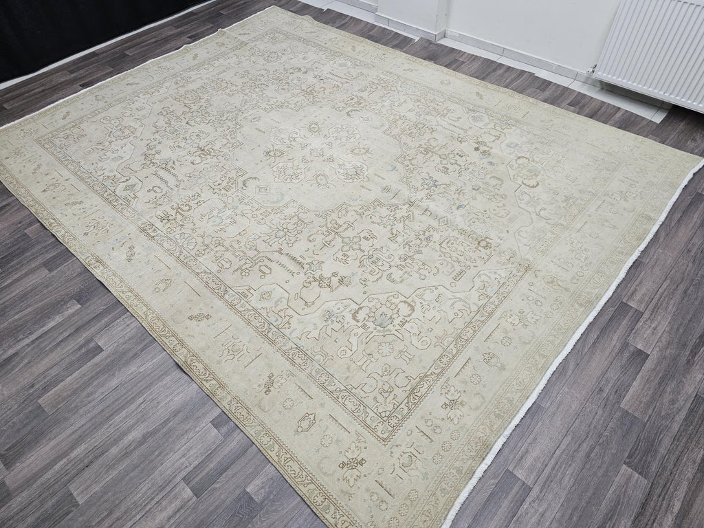 9x12 Antique Neutral Wool Rug