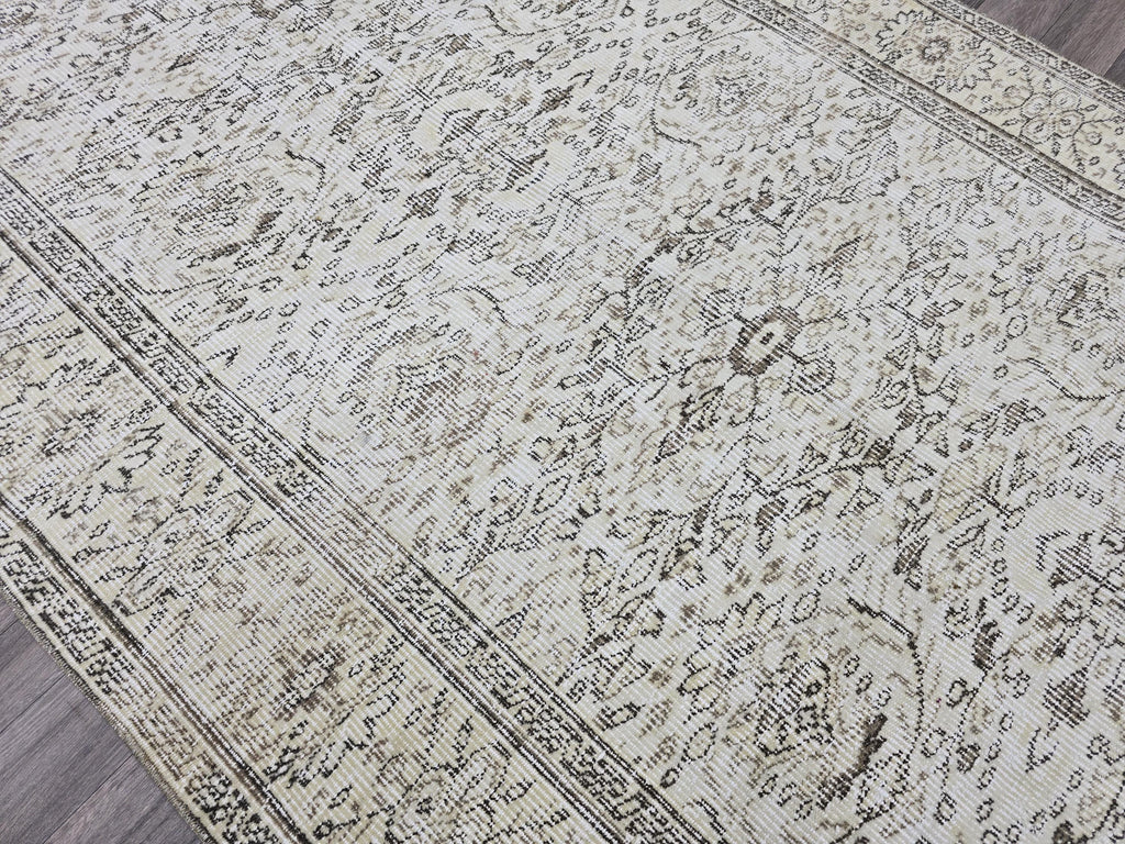 5x8 Vintage Handknotted Anatolian Rug: Cream Beige Wool Oriental Carpet
