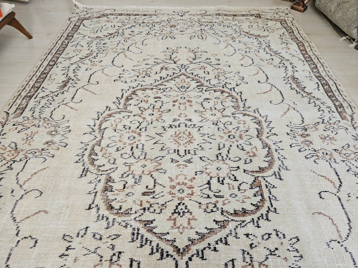 6x9 Cream Oushak Rug: Vintage Turkish Wool Area Rug