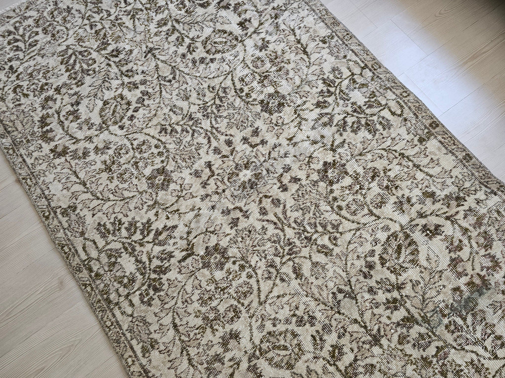 Small Hand-Knotted Wool Oushak Rug: Neutral Turkish Entryway Carpet (4.20x7.40 ft)
