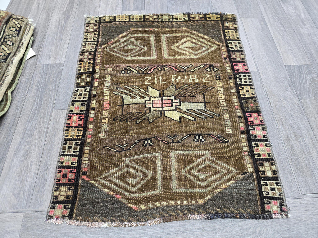 Vintage Turkish Door Mat: Handwoven Geometric Entry Rug (60x82cm)