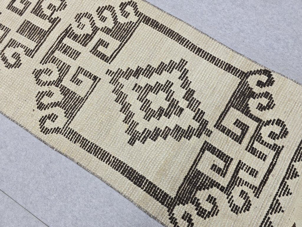 Vintage Rug 2x11 Runner, Hand Woven Herki Wool Hallway Runner, Cream Beige Tribal Anatolian Long Runner, Boho Farmhouse Kitchen Runner