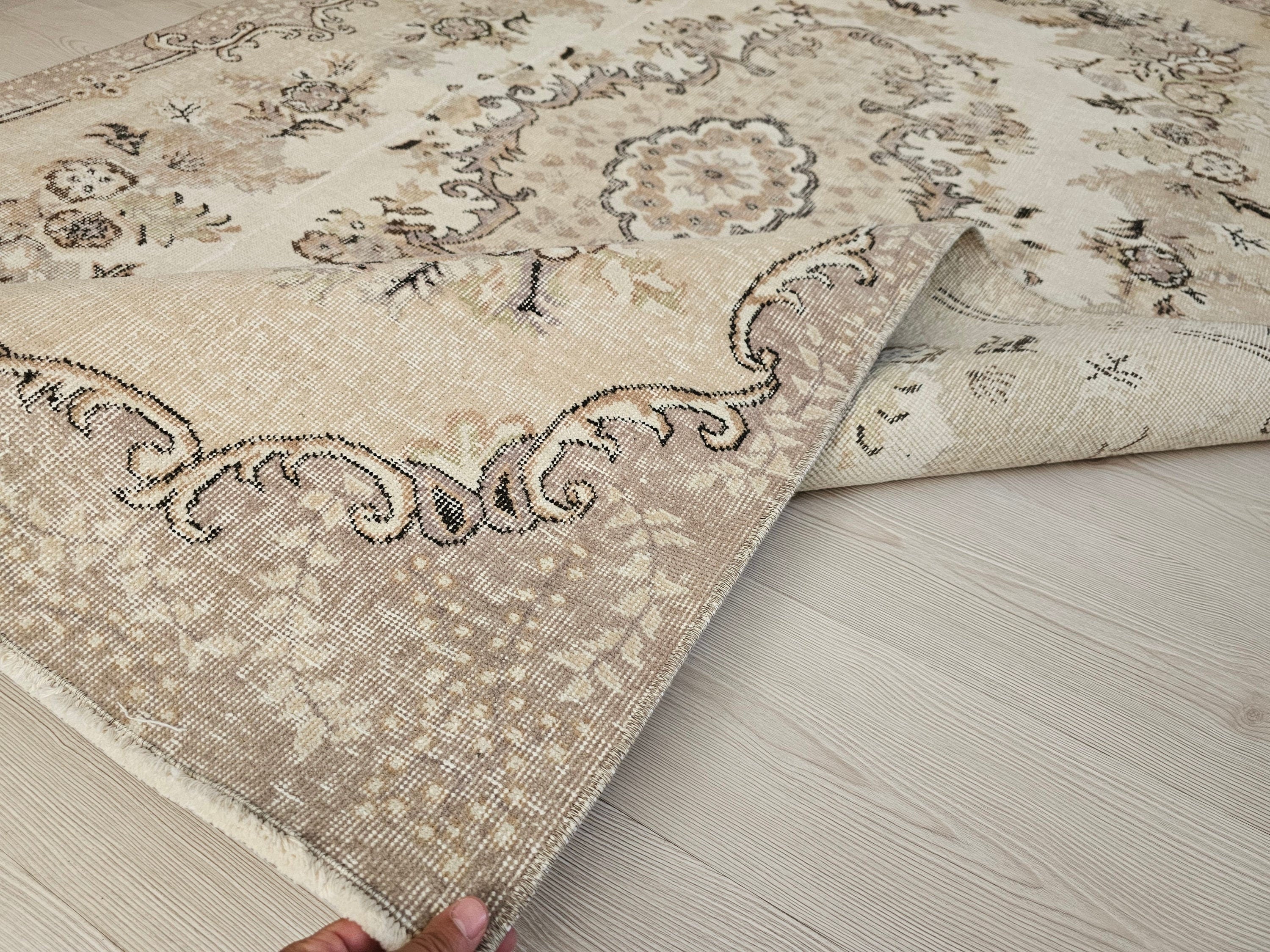 Vintage Turkish Wool Rug 5x8: Beige Floral Oushak Accent Carpet