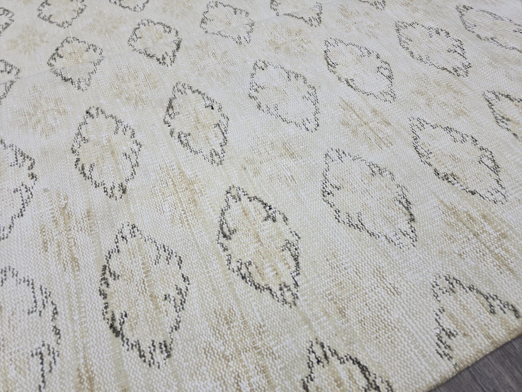 Vintage Oushak Rug 5x8: Cream Wool Diamond Pattern Turkish Carpet
