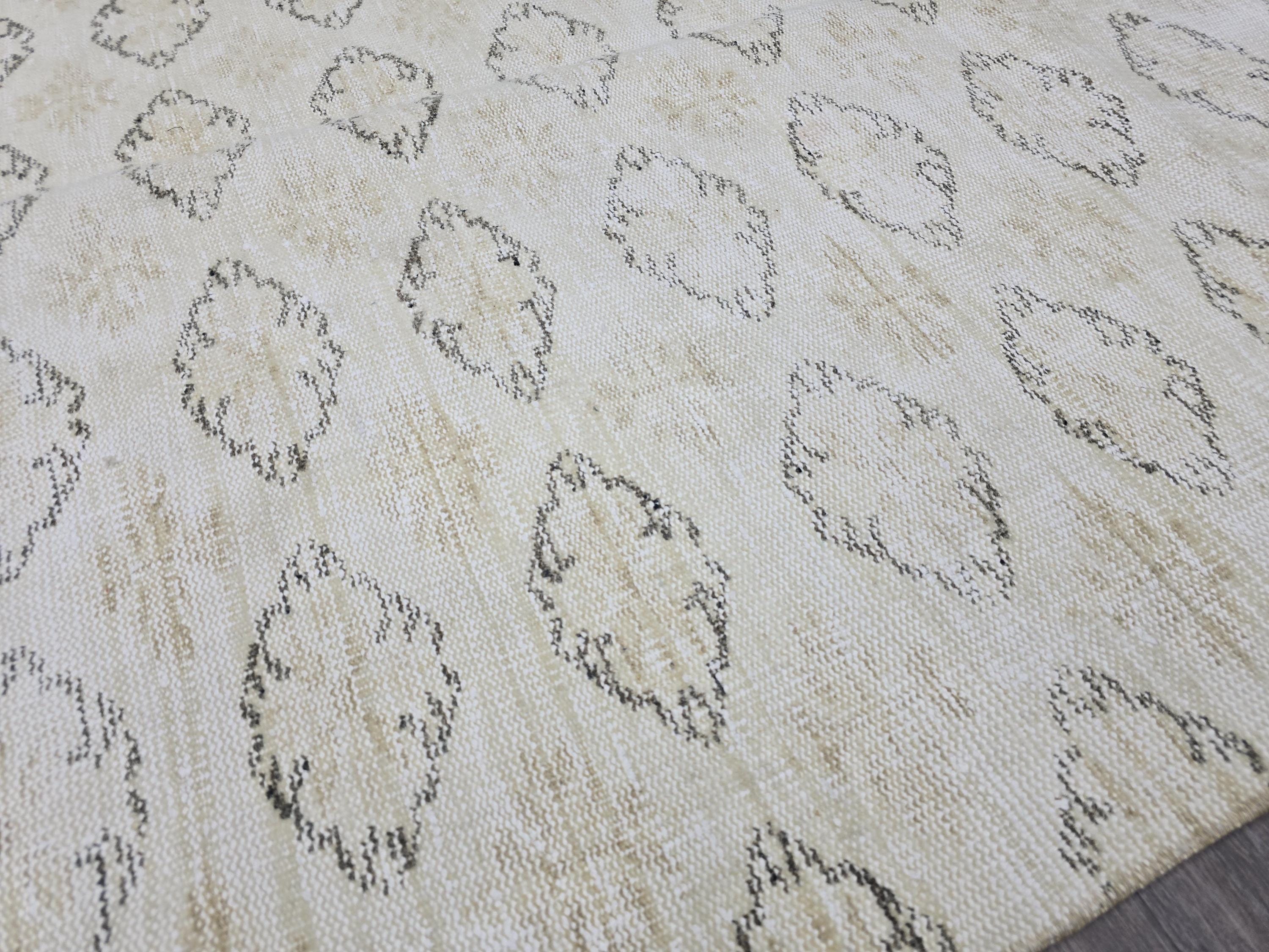 Vintage Oushak Rug 5x8: Cream Wool Diamond Pattern Turkish Carpet