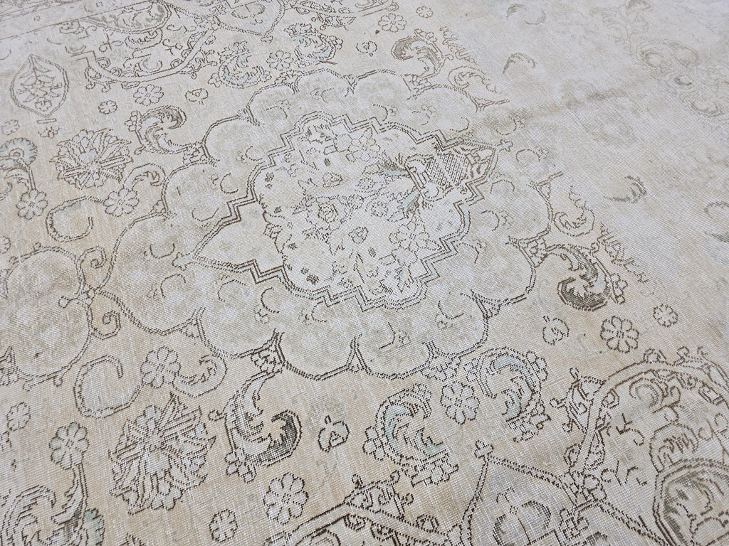 Oversize 10x13 Hand-Knotted Wool Oushak Rug: Vintage Turkish Carpet