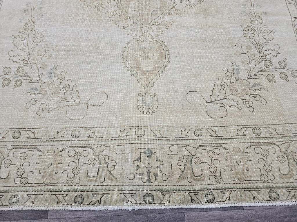 Oversize Oushak Rug (9.5x12.5 ft): Vintage Turkish Wool Medallion Rug