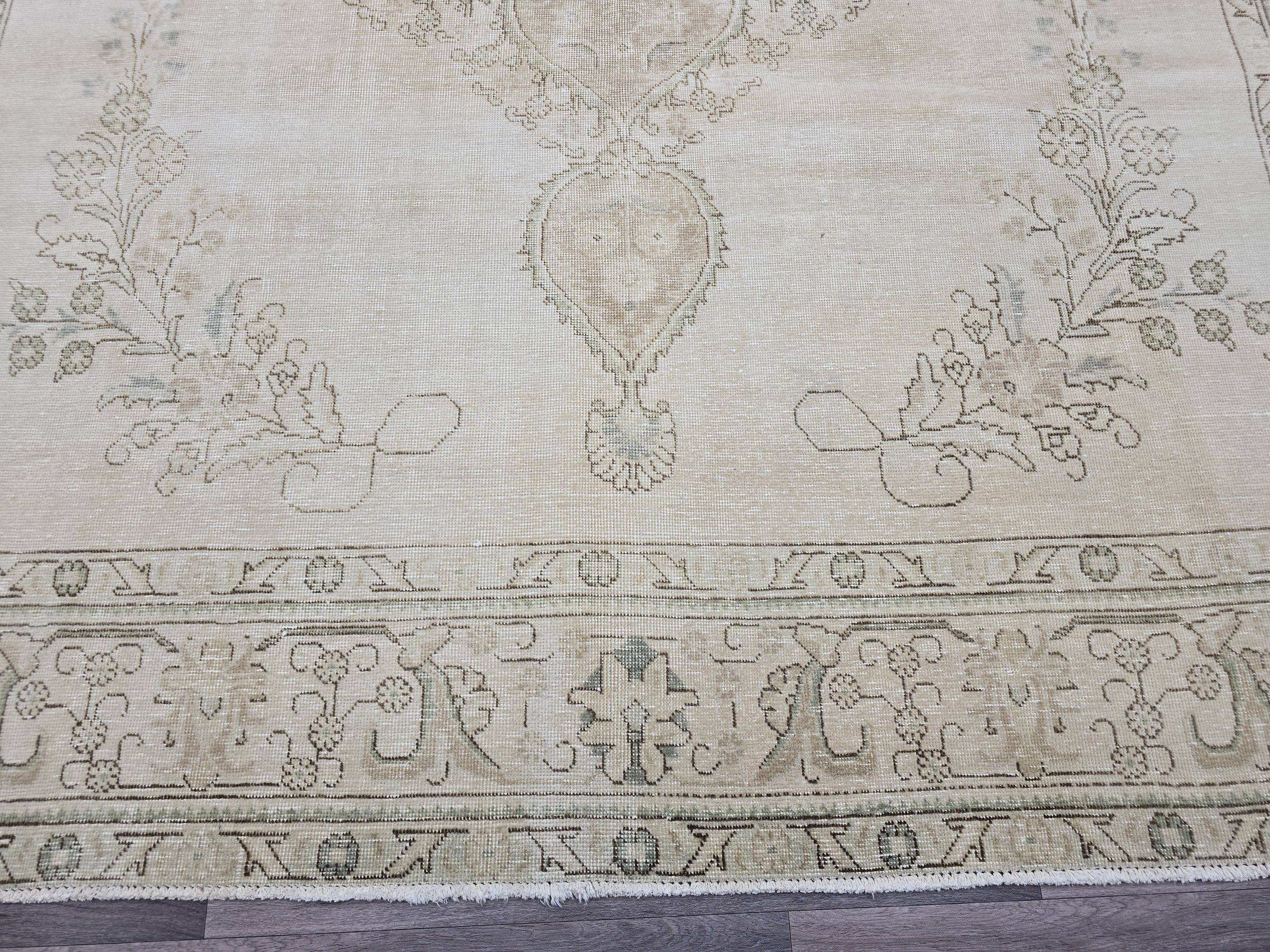 Oversize Oushak Rug (9.5x12.5 ft): Vintage Turkish Wool Medallion Rug