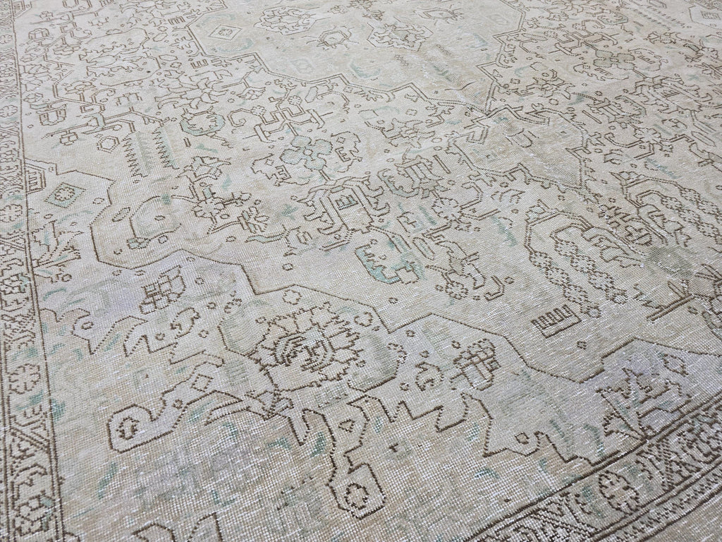 Large Neutral Turkish Wool Rug: Hand-Knotted Vintage Heriz (9.35x12.60 ft)