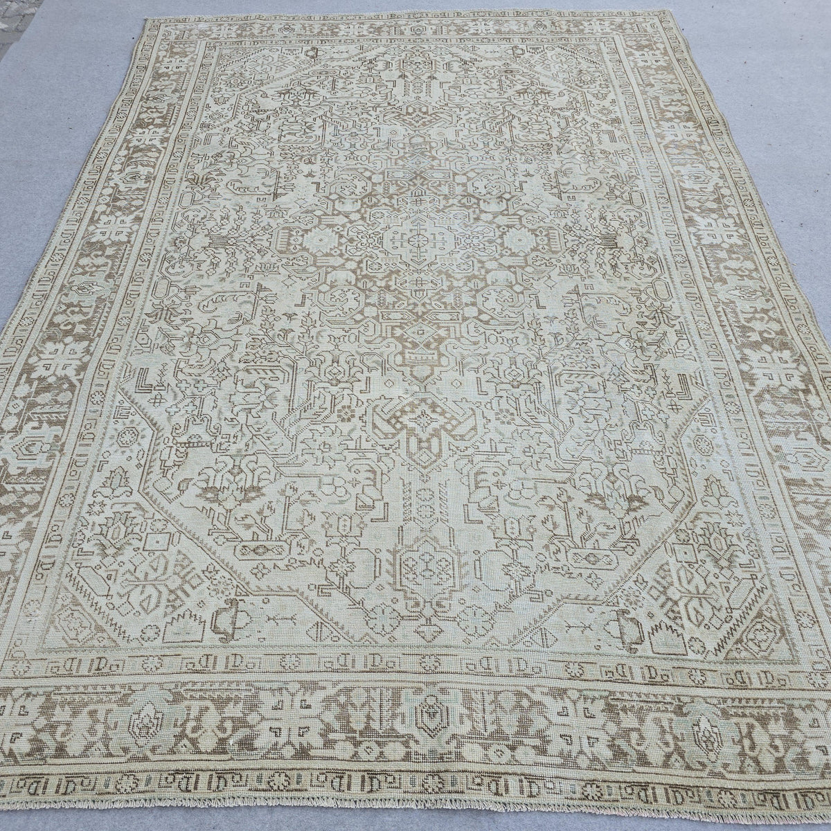 8x11 Neutral Oushak Area Rug: Vintage Turkish Wool Medallion Carpet (7.85 x 10.7 ft.)