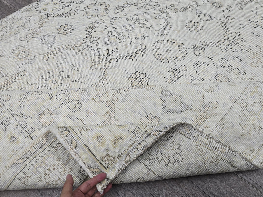 Hand Knotted Vintage Turkish Area Rug – 5.25x8.70 ft | Faded Cream, Distressed Oriental Carpet