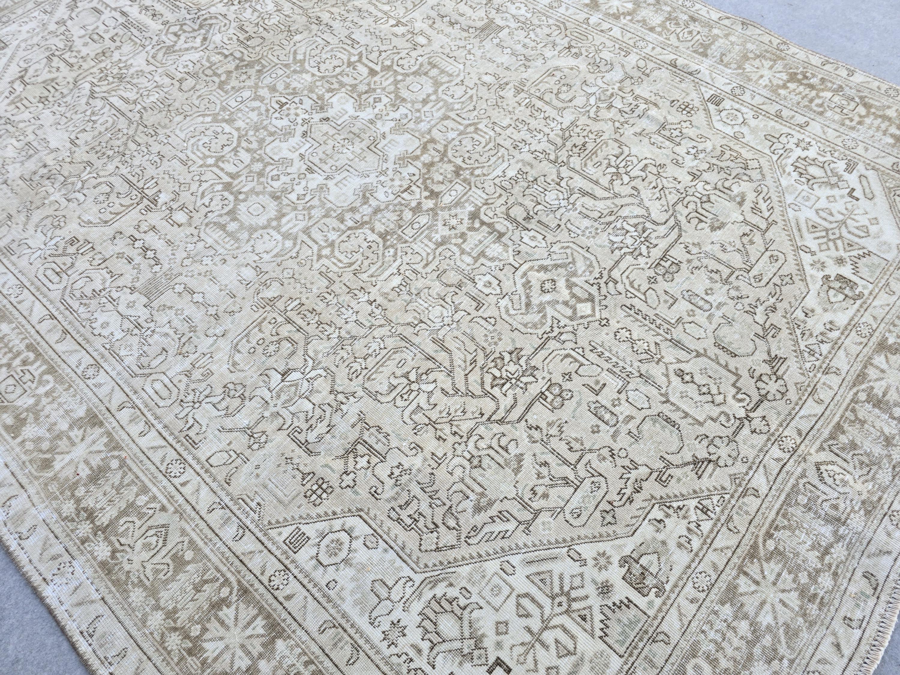 Vintage Rug 8x11, Turkish Area Rug, Warm Beige Wool Rug, Hand Knotted Medallion Rug, Faded Tan Living Room Rug, Boho Farmhouse