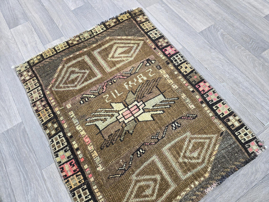 Vintage Turkish Door Mat: Handwoven Geometric Entry Rug (60x82cm)