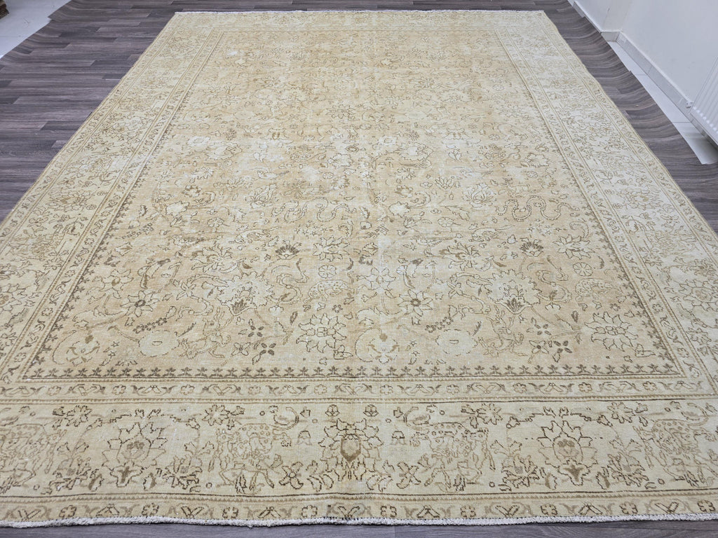 Oversize Oushak Rug: 9.70x12.25 ft, Hand-Knotted Wool, Neutral Farmhouse Decor