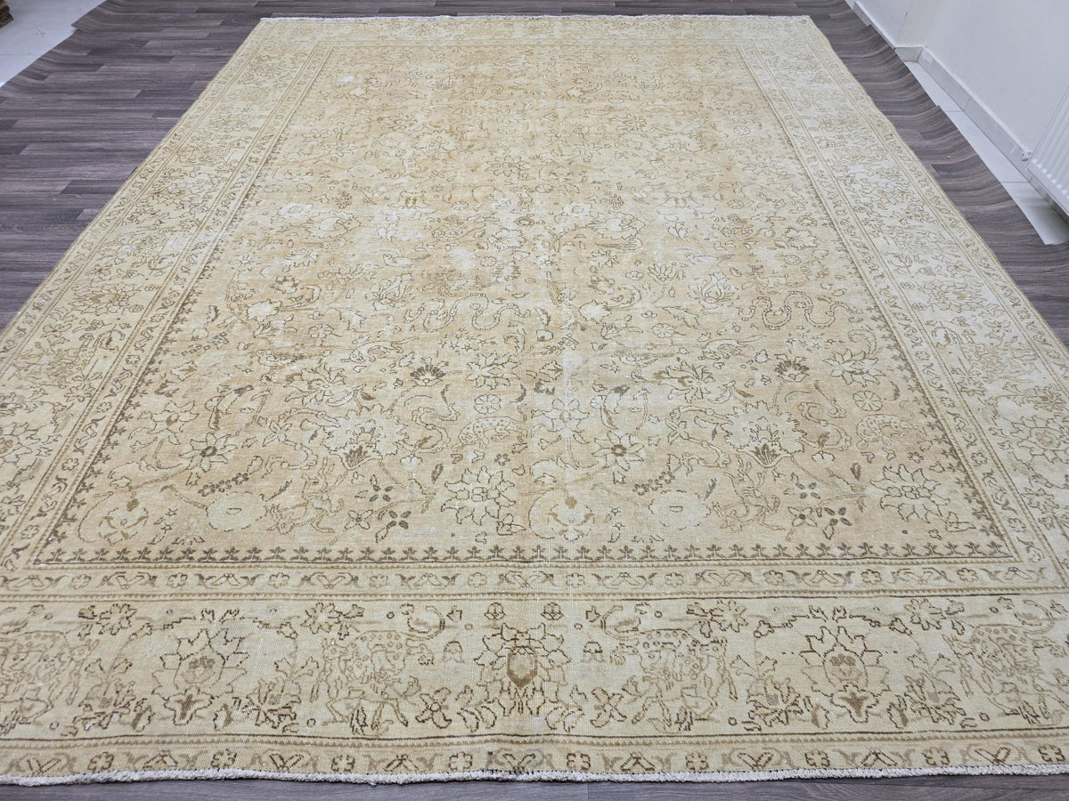 Oversize Oushak Rug: 9.70x12.25 ft, Hand-Knotted Wool, Neutral Farmhouse Decor