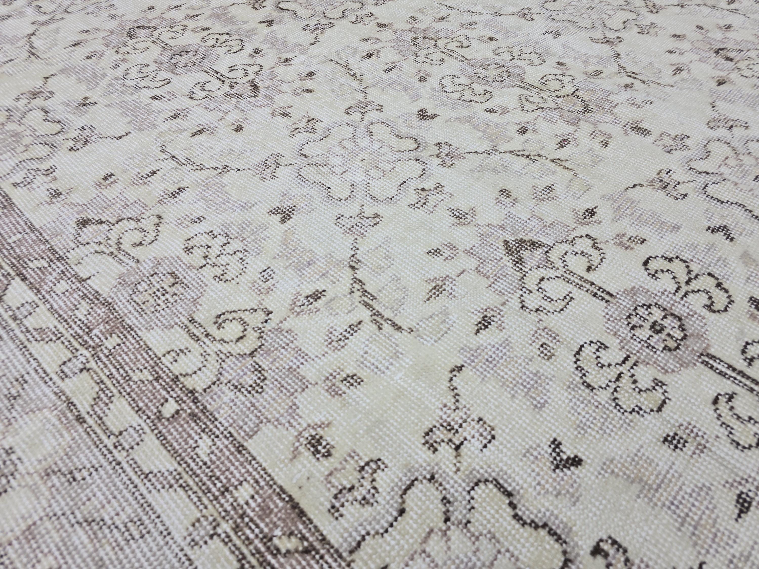 6x9 Vintage Turkish Oushak Rug: Hand-Knotted Wool Cream Floral Carpet