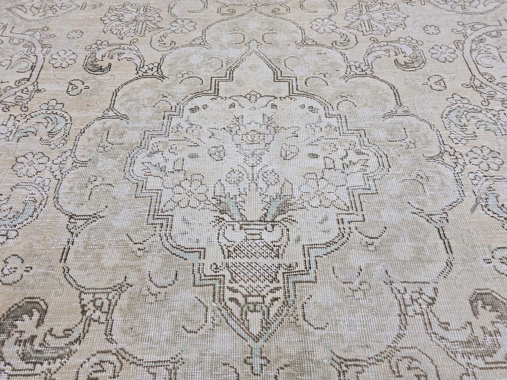 Oversize 10x13 Hand-Knotted Wool Oushak Rug: Vintage Turkish Carpet
