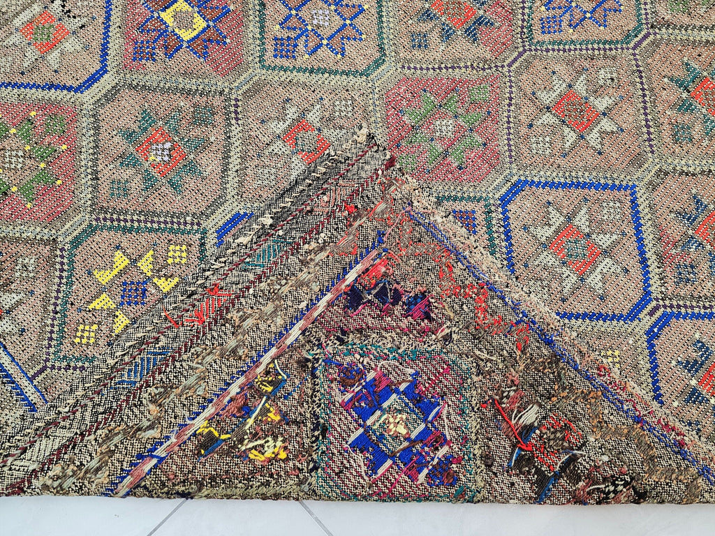 Checkered Vintage Handknotted Wool Rug: 5x9.5 ft Eclectic Oriental Carpet