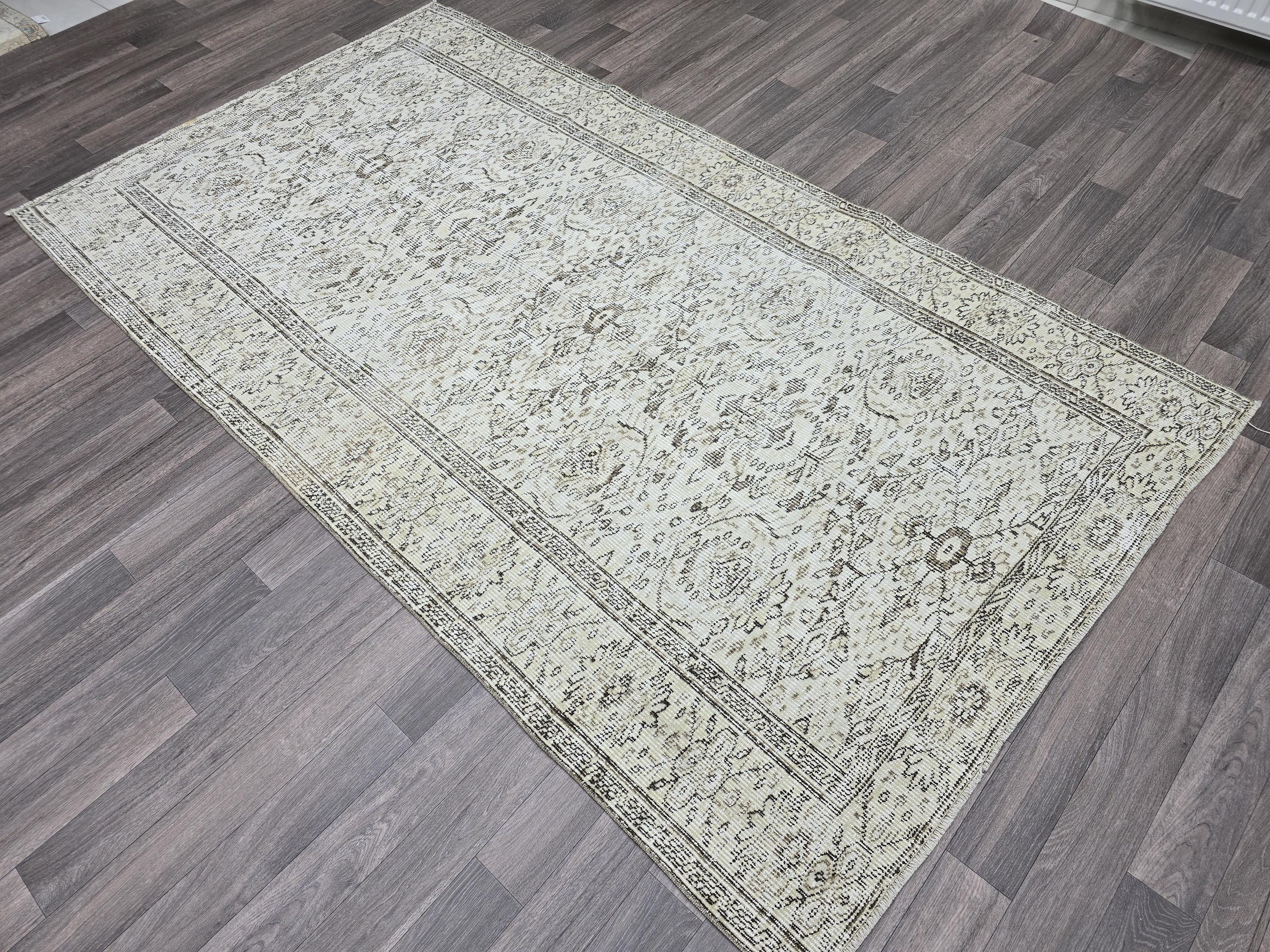 5x8 Vintage Handknotted Anatolian Rug: Cream Beige Wool Oriental Carpet
