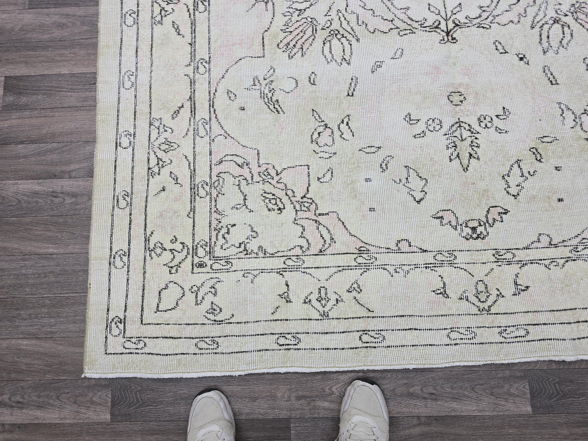 Handwoven Vintage Area Rug (5.70x9.80 ft): Bohemian Home Decor