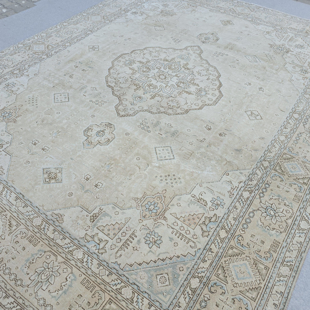 Oversized Hand-Knotted Wool Oushak Rug: Neutral Turkish Oriental Carpet (9.50x12.30 ft) Vintage