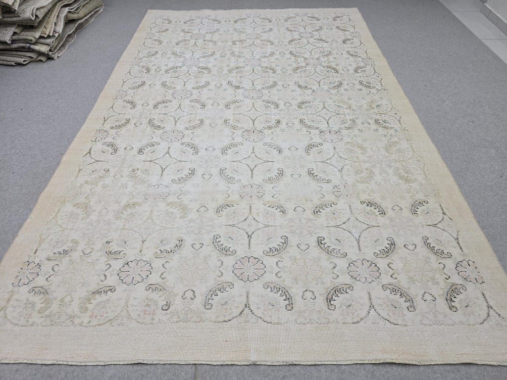 Wool Oushak Rug 6x10: Hand-Knotted  Cream Beige Vintage Turkish Rug