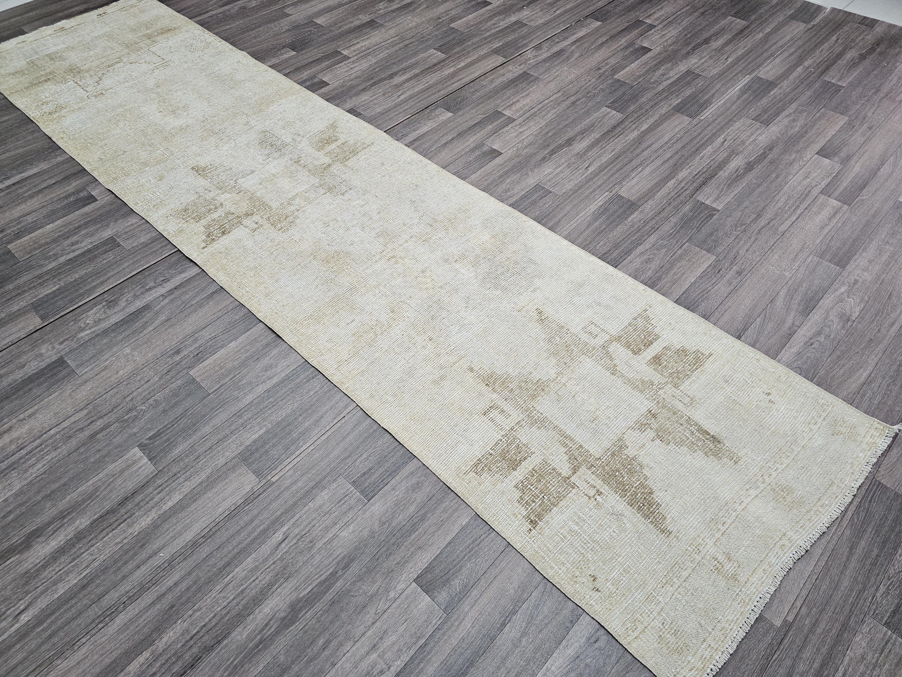 Neutral Vintage Wool Runner: Hand-Knotted Anatolian Oushak Rug (2.80x11.55 ft)