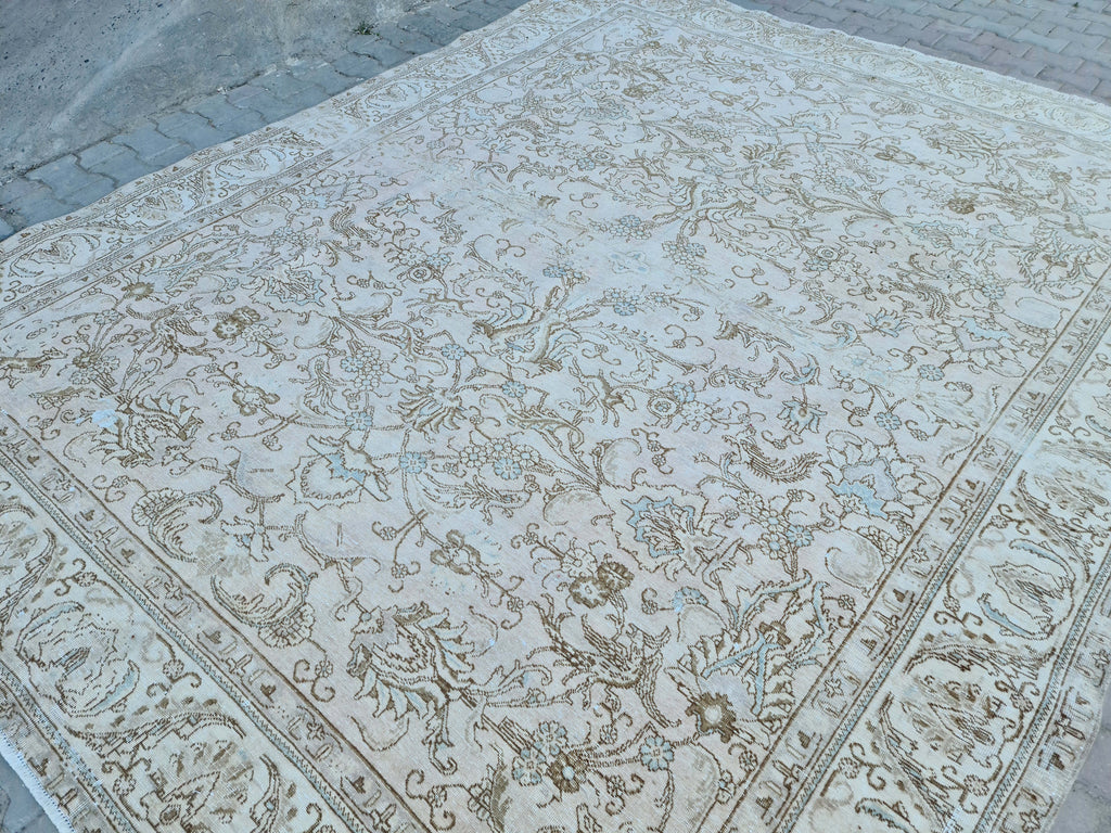 Large Turkish Oushak Rug (9.5x11.65 ft): Hand-Knotted Wool Oriental Carpet