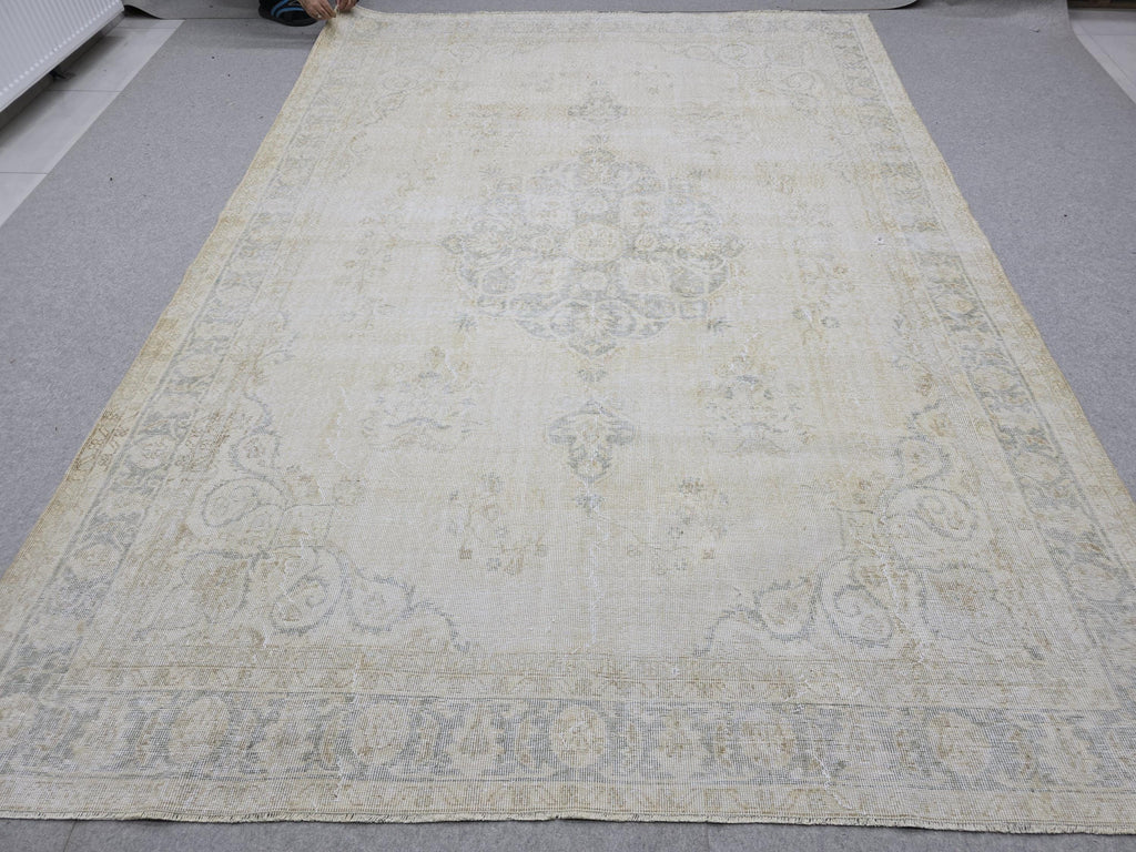 Neutral Floral Design Rug, 7.55 x 10.65 feet, HandWoven Wool Rug, 8 by 11 Area Rug, Turkish Rug for Home Decor, Antique Oushak Rug, Boho Rug