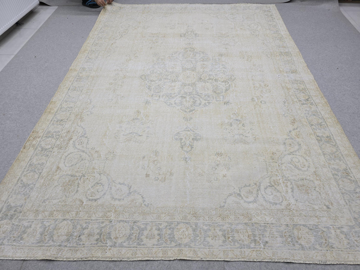 Neutral Floral Design Rug, 7.55 x 10.65 feet, HandWoven Wool Rug, 8 by 11 Area Rug, Turkish Rug for Home Decor, Antique Oushak Rug, Boho Rug