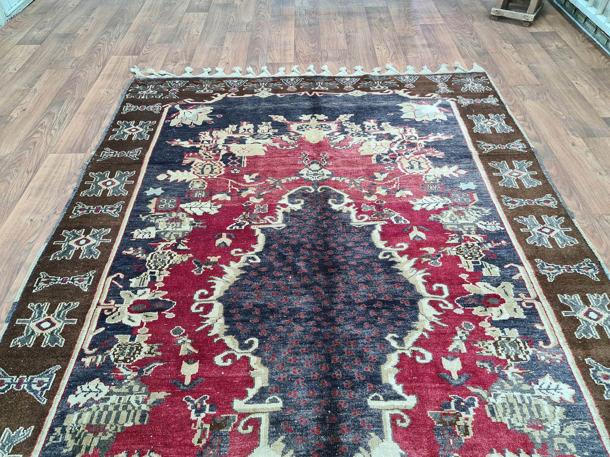 Authentic Vintage Turkish Rug / 6,6 x 10,75 feet