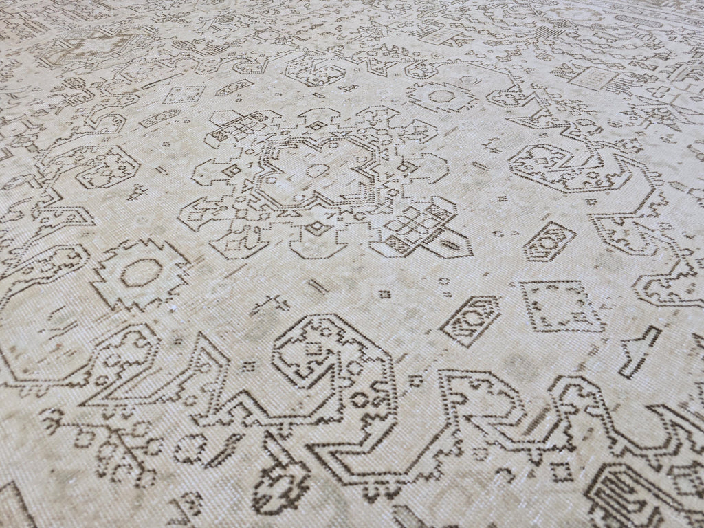 Large Vintage Turkish Oushak Rug: Handwoven Wool, Neutral Cream (9.3x12.4 ft)