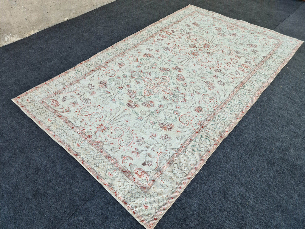 Hand Knotted Wool Turkish Rug: 5x9 Cream Floral Isparta Rug
