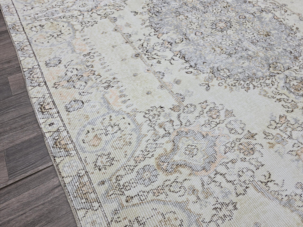 Vintage Cream Oushak Rug 5x9: Muted Anatolian Style Wool Carpet