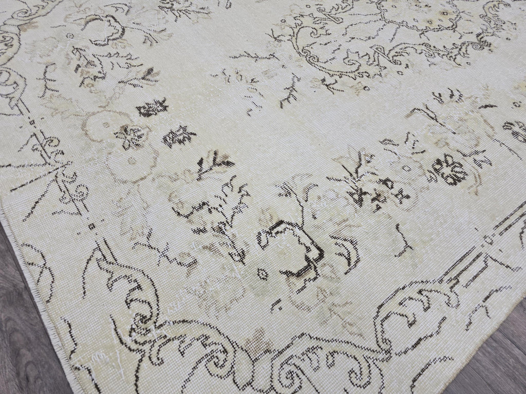 6x9 Vintage Turkish Oushak Rug: Hand-Knotted Wool Area Rug