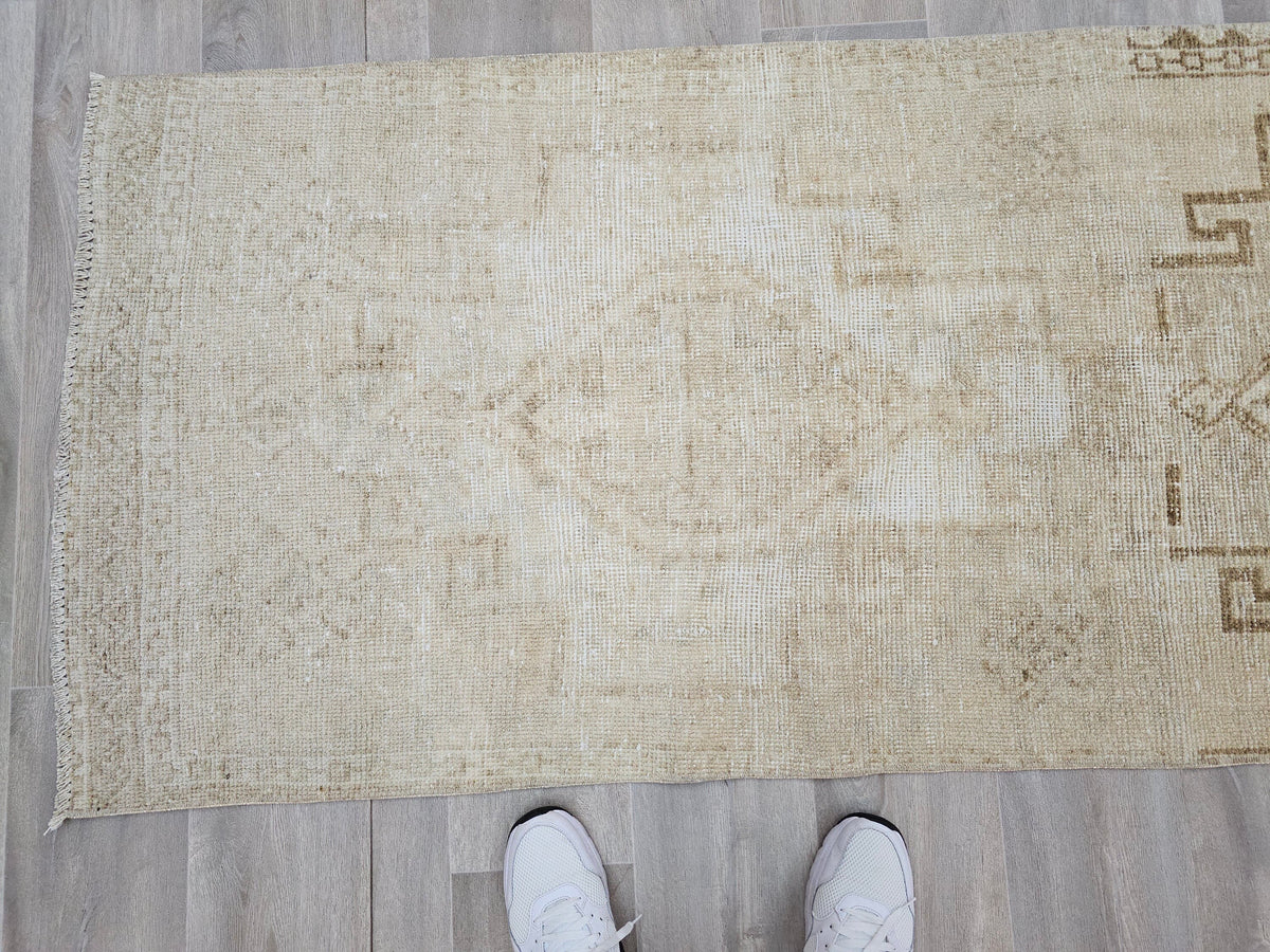 Hand Knotted Wool Runner Rug: Cream Beige Turkish Oushak (2.80 x 10.15 feet)