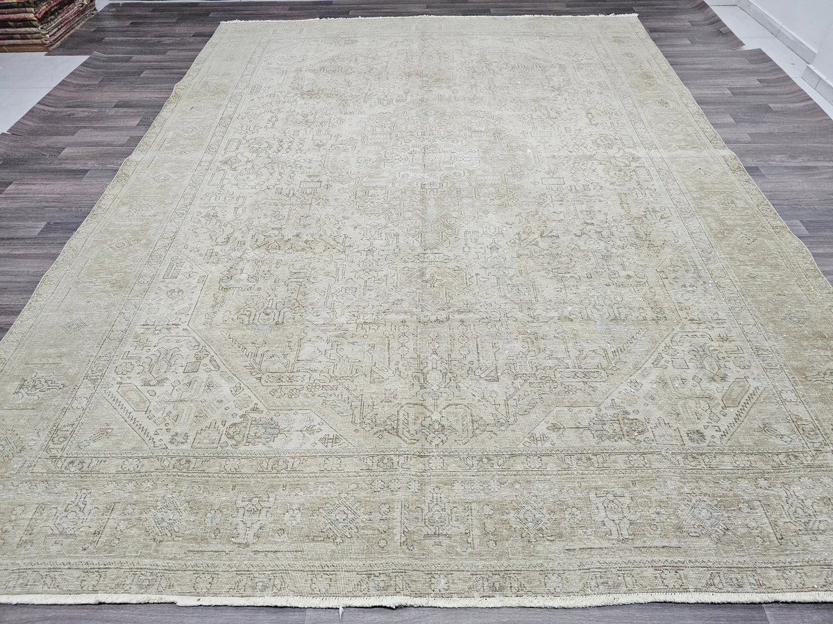 9x12 Vintage Turkish Rug: Hand-Knotted Heriz Wool Carpet