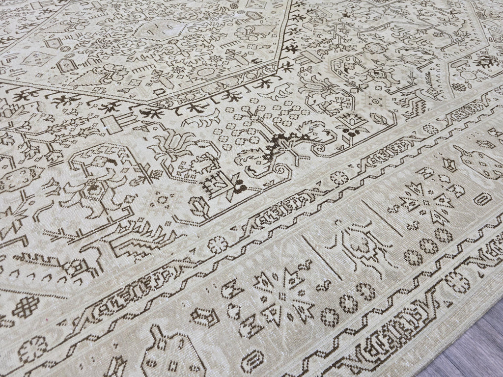 Hand Knotted Wool Rug (8x11 ft): Vintage Heriz Geometric Design