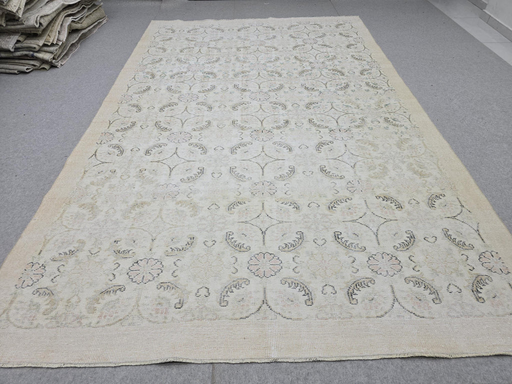Wool Oushak Rug 6x10: Hand-Knotted  Cream Beige Vintage Turkish Rug