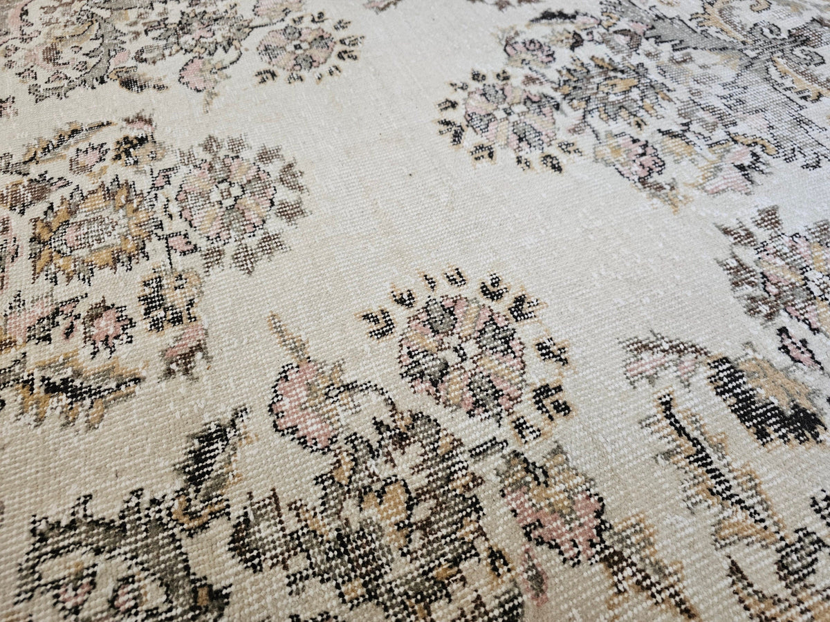6x9 Vintage Turkish Isparta Rug: Hand-Knotted Wool Floral Carpet